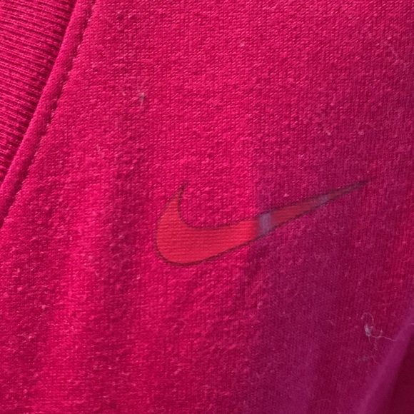 The Nike Tee Dri Fit with an athletic cut - Picture 4 of 10